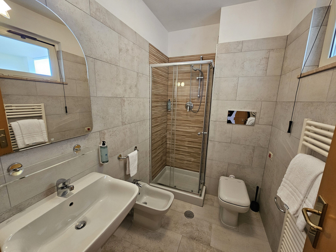 Bathroom 4, Giardino Dei Principi, Pescara