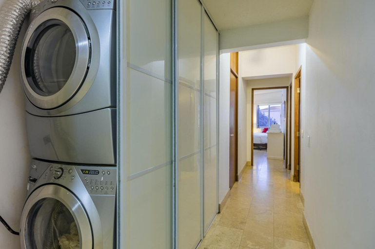Bathroom 3, 4BR 3BA w Pool Sleeps 10 200m From Eagle Beach