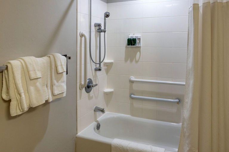Bathroom 5, Courtyard Oklahoma City North, Oklahoma