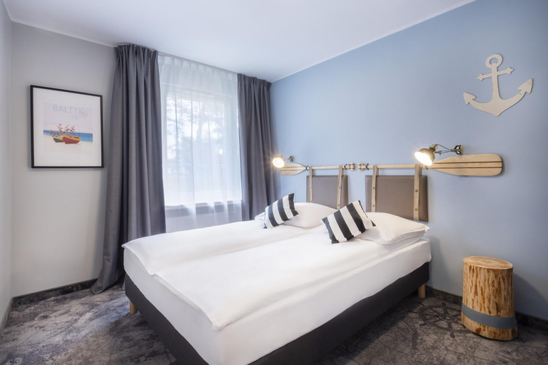 Bedroom 3, Halo Hel, Puck