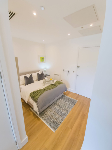 Bedroom 2, Captivating 1-bed Apartment in Slough With Kingbed, Slough