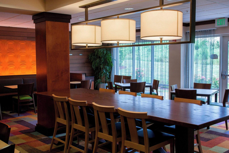 Food & Drinks 5, Fairfield Inn & Suites Bedford, Bedford