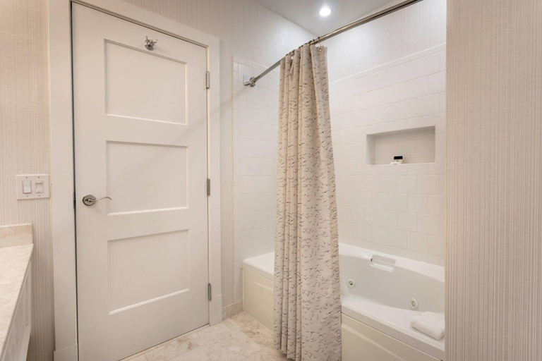 Bathroom 4, Renaissance Golf Resort - The Inn At Bay Harbor, Emmet