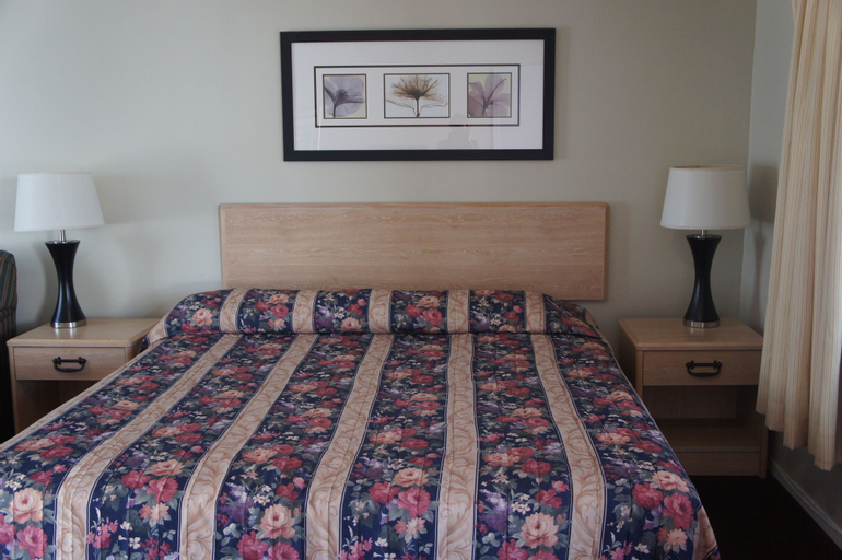 Bedroom 5, Budget Inn, Contra Costa