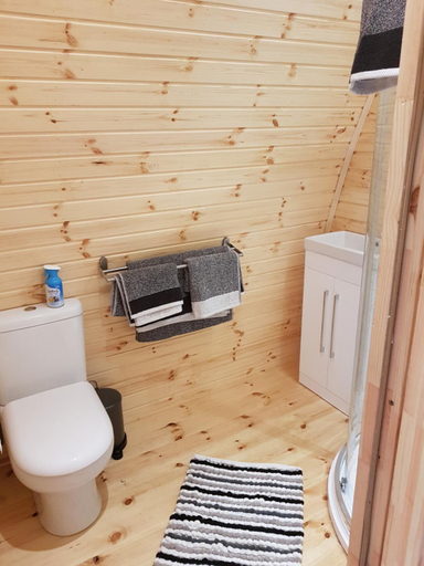 Bathroom 3, Log cabin