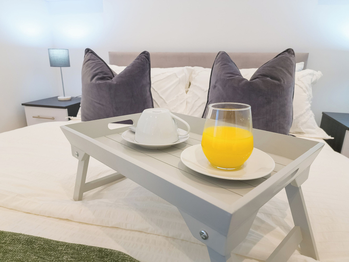 Food & Drinks, Captivating 1-bed Apartment in Slough With Kingbed, Slough
