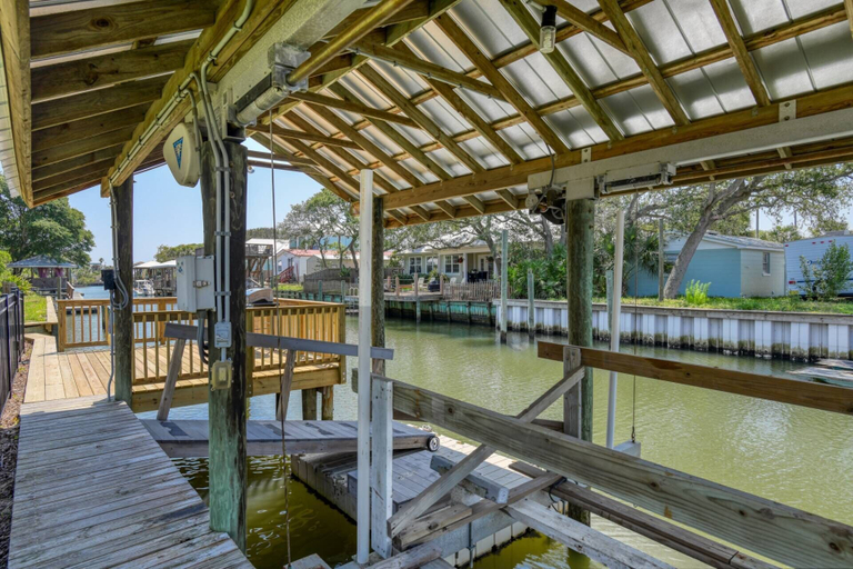 Sport & Beauty, Castaway Cottage, Saint Johns