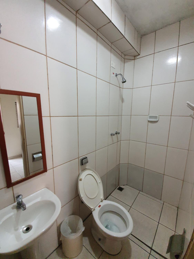 Bathroom 3, Hotel Goll, Limeira