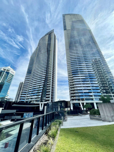 Circle on Cavill 2 Bed Spa Gym Pools Sauna , Gold Coast