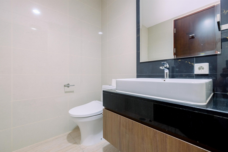 Bathroom 4, Nice And Elegant 1Br At The Kensington Royal Suites Apartment, North Jakarta