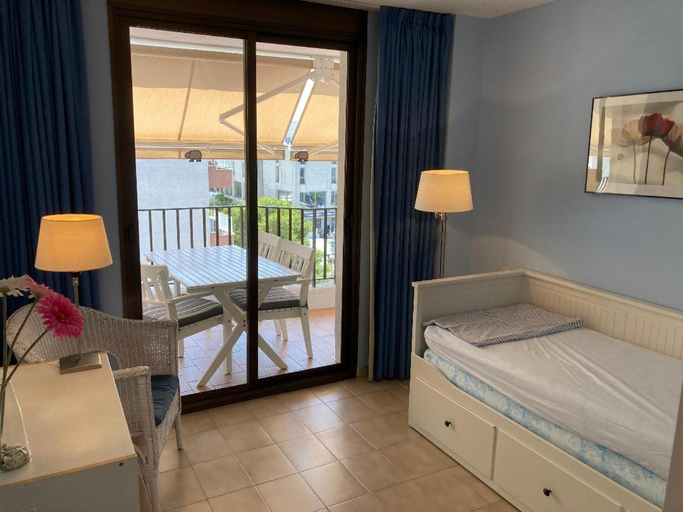 Bedroom, Sunny apartment with pool, Girona