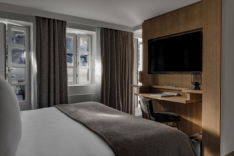 Bedroom 2, White 1921 Courchevel, Savoie