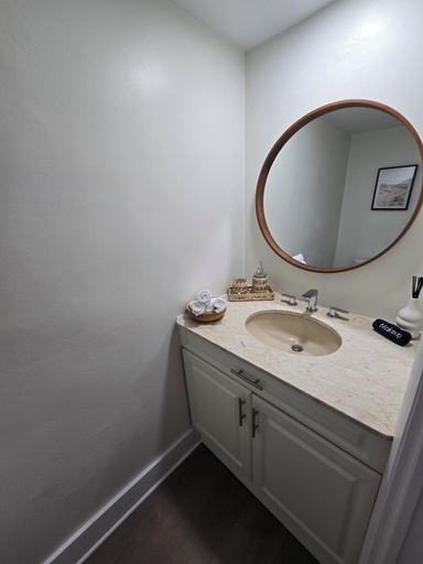 Bathroom 4, Luxurious & Spacious Townhouse in Prime Location, Miami-Dade