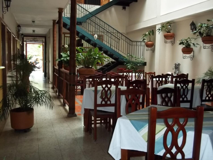 Food & Drinks 5, Hotel Valdivia Plaza, Jardín
