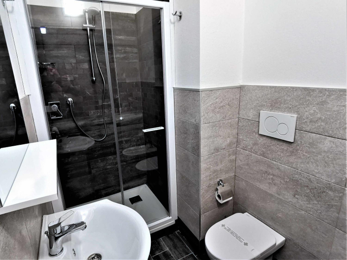 Bathroom 2, Casa Belfiore Vicenza Medici 17, Vicenza