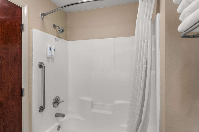 Bathroom 3, Comfort Inn & Suites Chipley, Washington