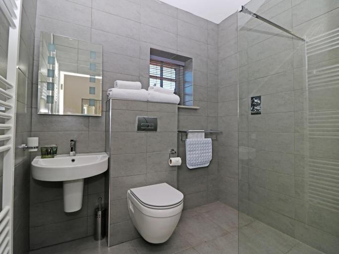 Bathroom 3, Plum and Partridge Inn, North Yorkshire