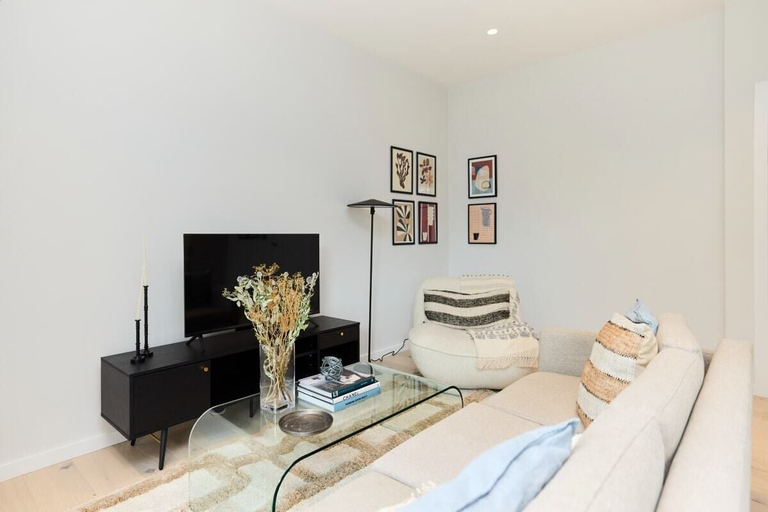 Others 4, The Brondesbury Quarters - Modern 2bdr Flat With Balcony + Parking, London