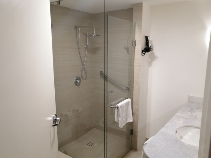 Bathroom 3, Holiday Inn Hotel & Suites Guadalajara-Centro Historico by IHG, Guadalajara