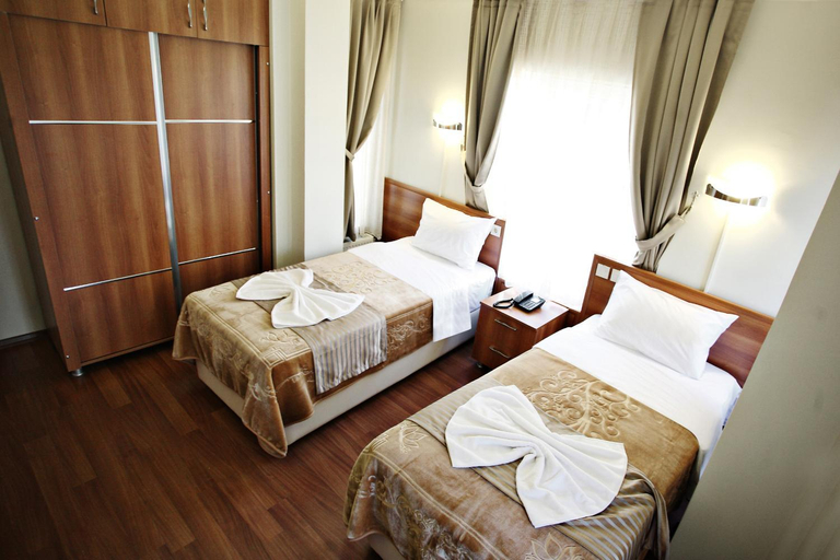 Bedroom 2, Taksim Palace Hotel, Beyoğlu