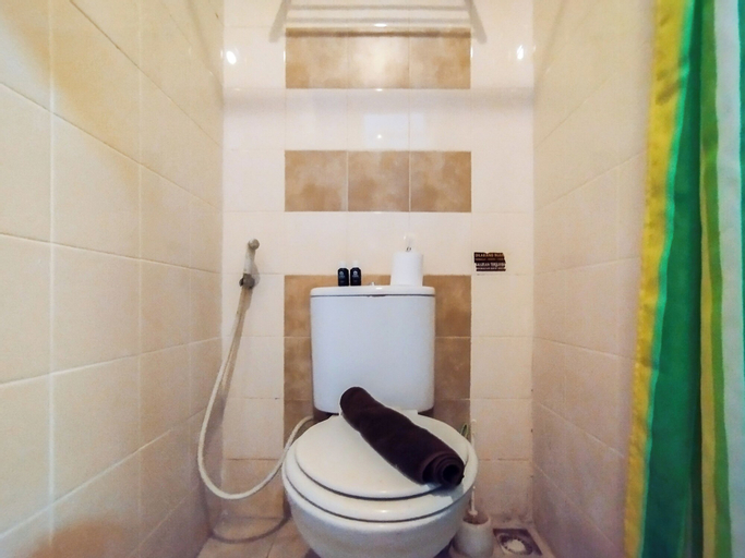 Bathroom 13