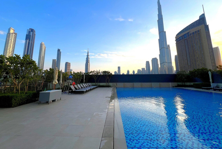 Room 4, Premium 2BR Downtown Apt w Dubai Mall Access, Dubai