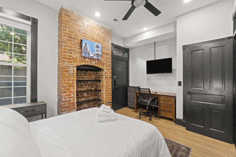 Room 2, Spacious Massive Logan Circle DC Rowhouse, Washington D.C.