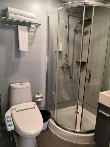 Bathroom 3, Arawana Express Phromphong, Wattana
