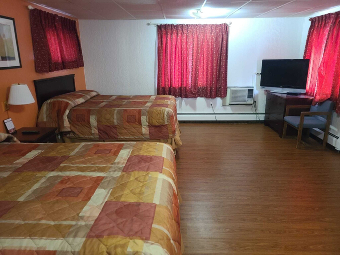 Bedroom 5, Paul's Motel, Bay