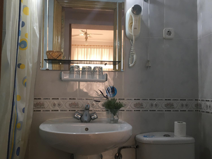 Others 2, Hostal R. Lido, Madrid