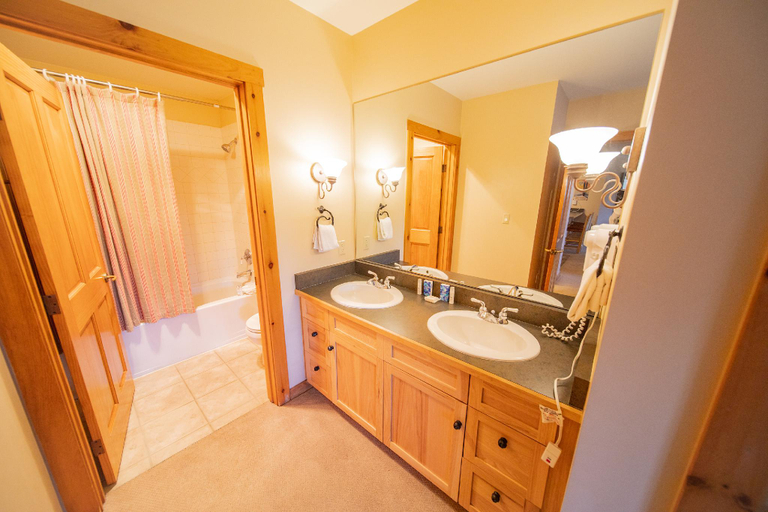 Bathroom 4, Dakota Lodge 8518, Summit