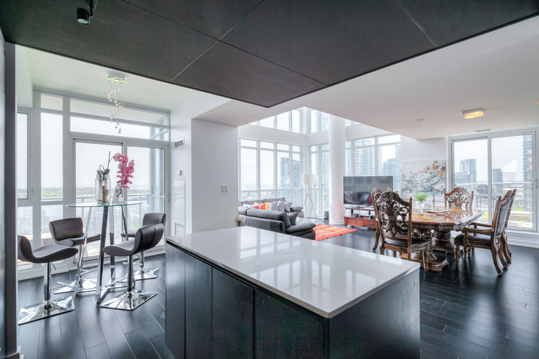 Food & Drinks, Waterfront Deluxe Residences, Toronto