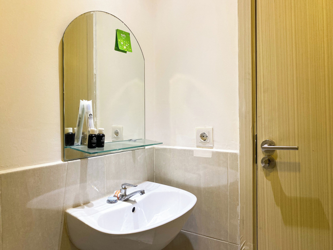 Bathroom 5, Comfortable 2Br At 25Th Floor Meikarta Apartment, Cikarang
