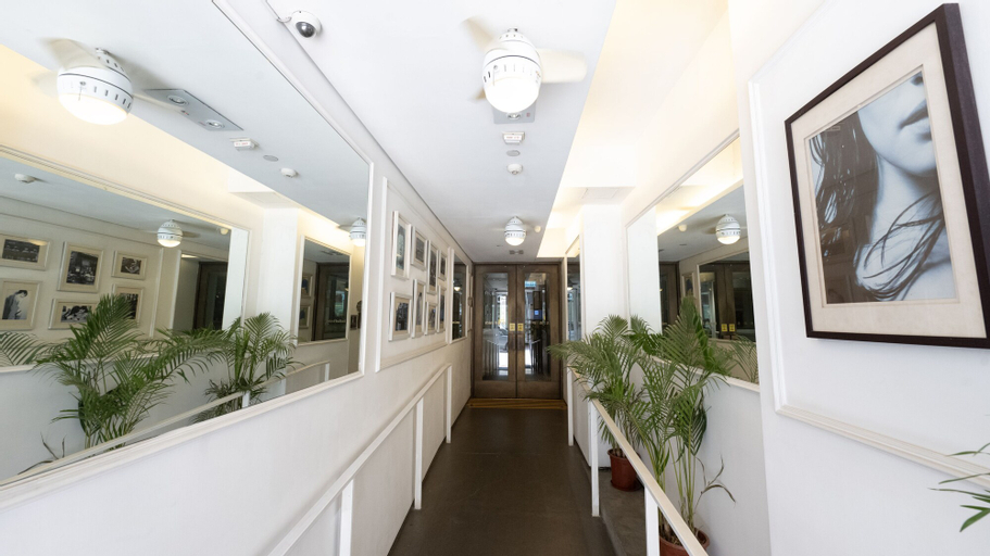 Exterior & Views 12
