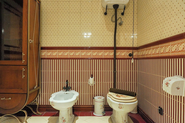 Bathroom 8