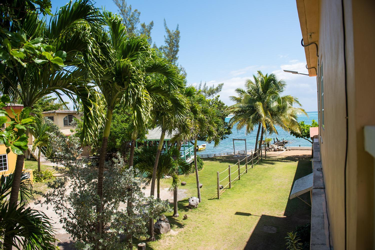 Others 3, Hunny Bay Resort