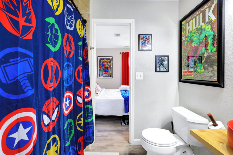 Bathroom 4, Hero's Hideout, Comal