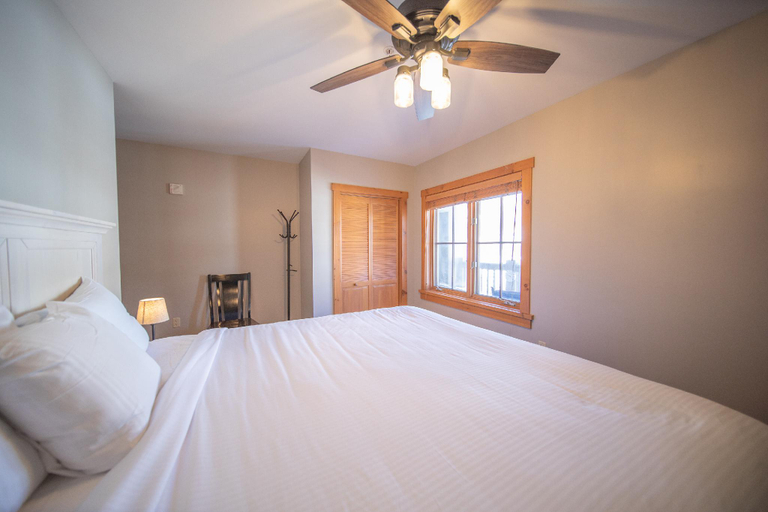 Bedroom 3, Expedition Station 8608, Summit