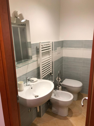 Bathroom 2, La dolce vita, Macerata