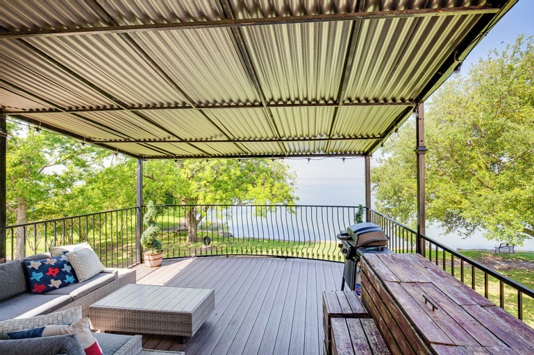 7 Mi to Winery Lakefront Rockwall Home with Deck, Rockwall