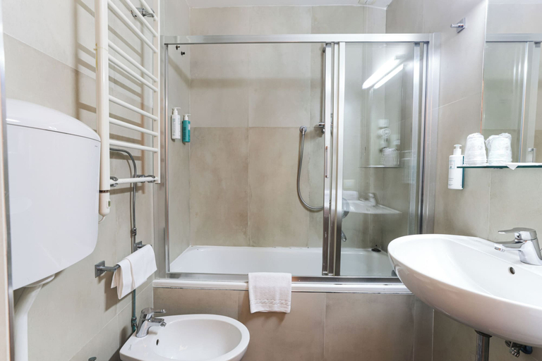 Bathroom 5, Albergo Firenze, Florence