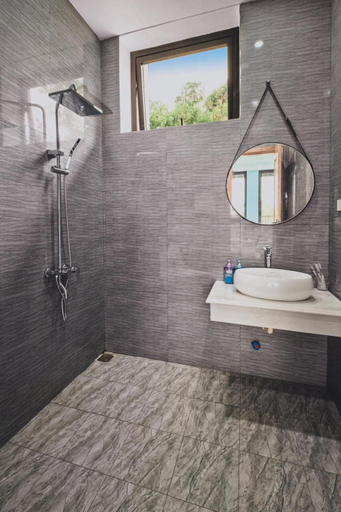 Bathroom 2, Villa de Montana, Ba Vi
