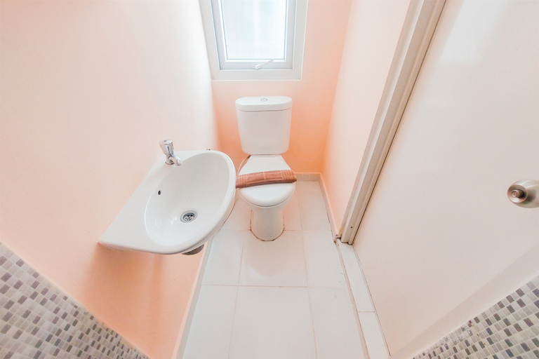 Bathroom 5, Minimalistic Studio (No Kitchen) Apartment Aeropolis Residence, Tangerang
