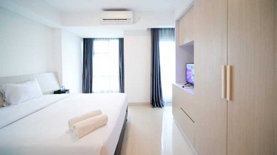 Bedroom 5, Modern and Comfy Studio at Grand Sungkono Lagoon Apartment By Travelio, Surabaya