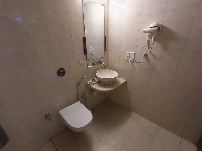 Bathroom 4, Hotel Heritage 2001-Nagpur, Nagpur