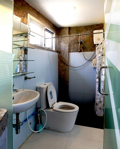 Bathroom 3, Phuket Paradiso Hotel, Phuket Island