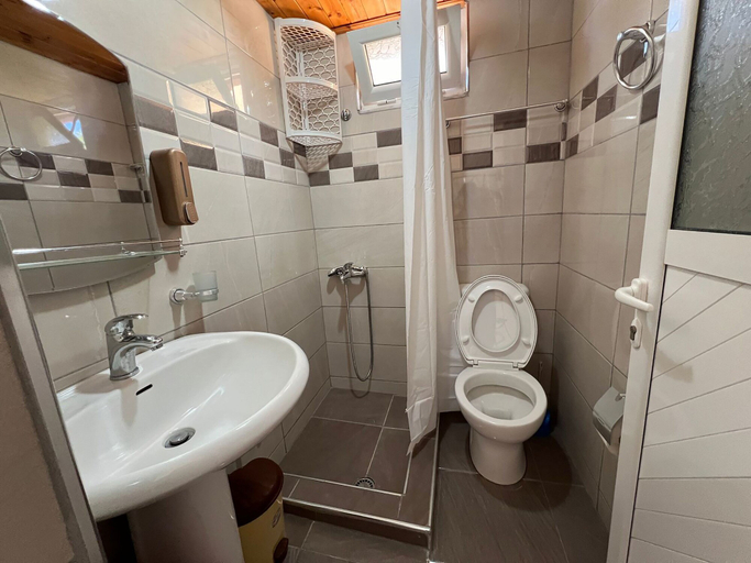 Bathroom 3, Golden Villa, Sarandës