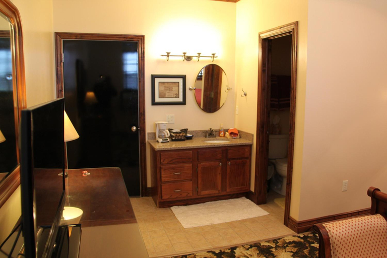 Bathroom 3, Caldwell Messenger Suites, Sumner