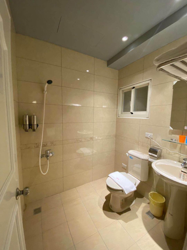 Bathroom 3, Arthur Hostel, Kinmen
