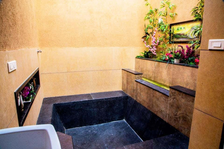 Bathroom 2, Casa Paradise Resort, Vadodara